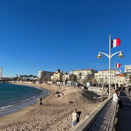 A 100 M De La Plage, Balcon Plein Sud * Saint-Raphael (Var)