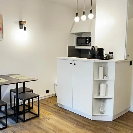 Apartamento A 100 M De La Plage, Balcon Plein Sud Saint-Raphaël