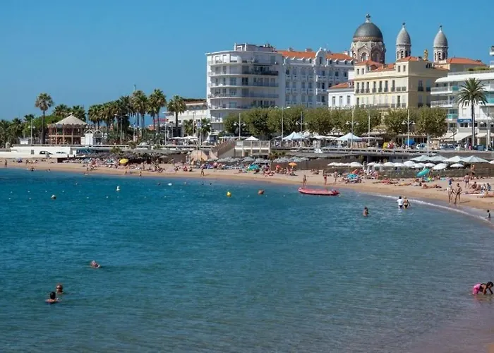 Apartment A 100 M De La Plage, Balcon Plein Sud